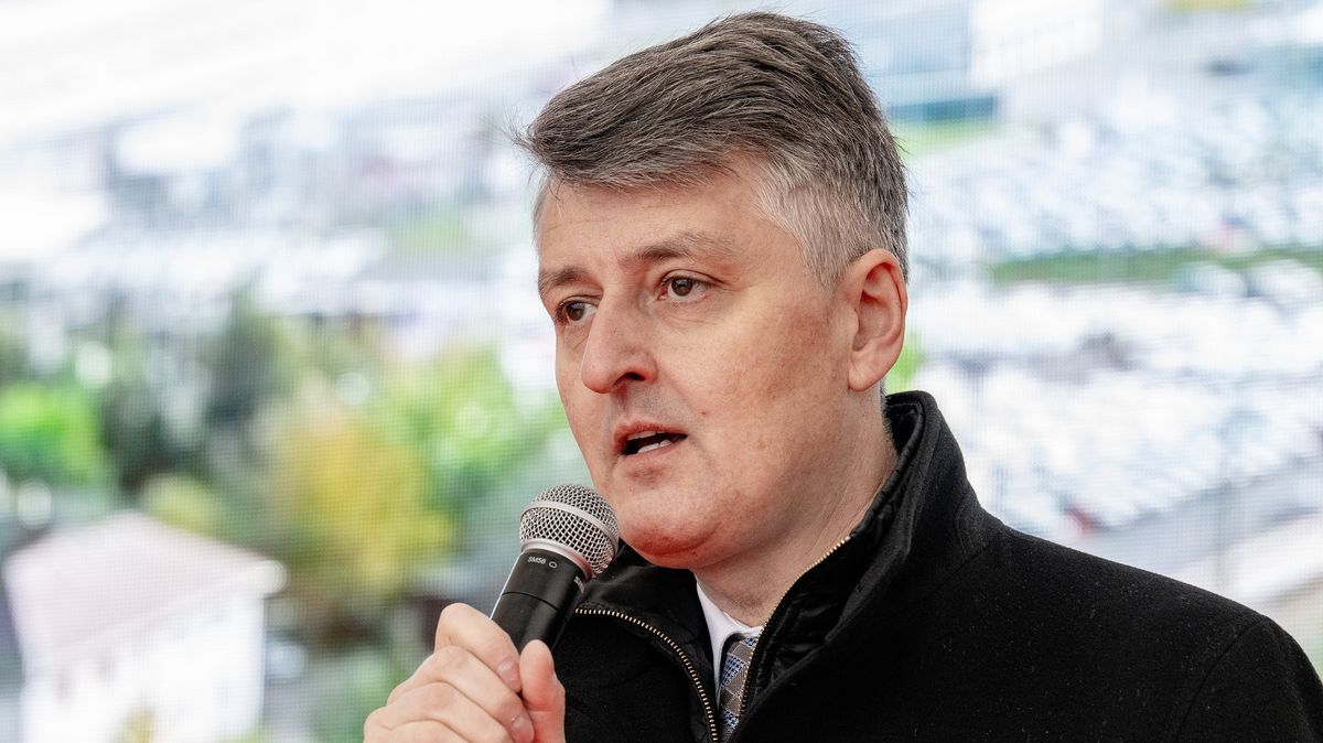 Zabavených 80 milionů u šéfa Správy železnic. „Je to gauneřina,“ tvrdí jeho otec